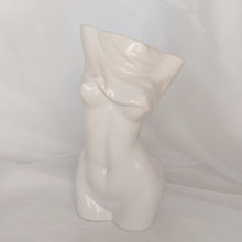 Load image into Gallery viewer, Caramel Rose Home Masterpiece Vase - White